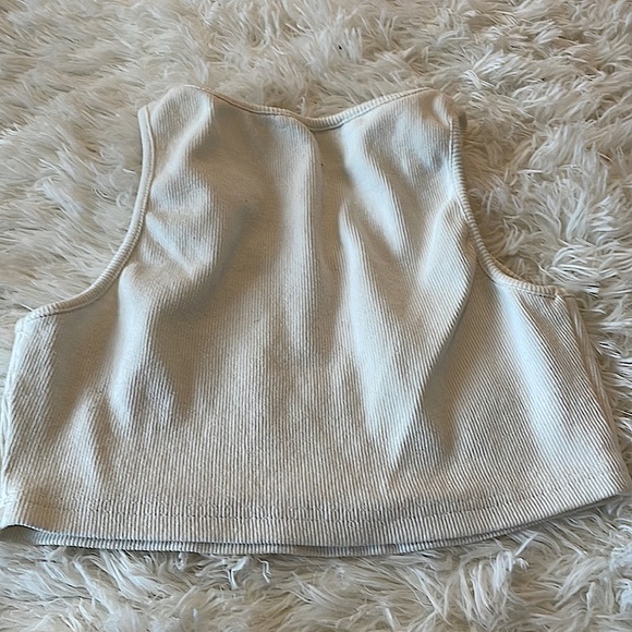 *NEW* Ribbed Crop Tank - Picture 3 of 4